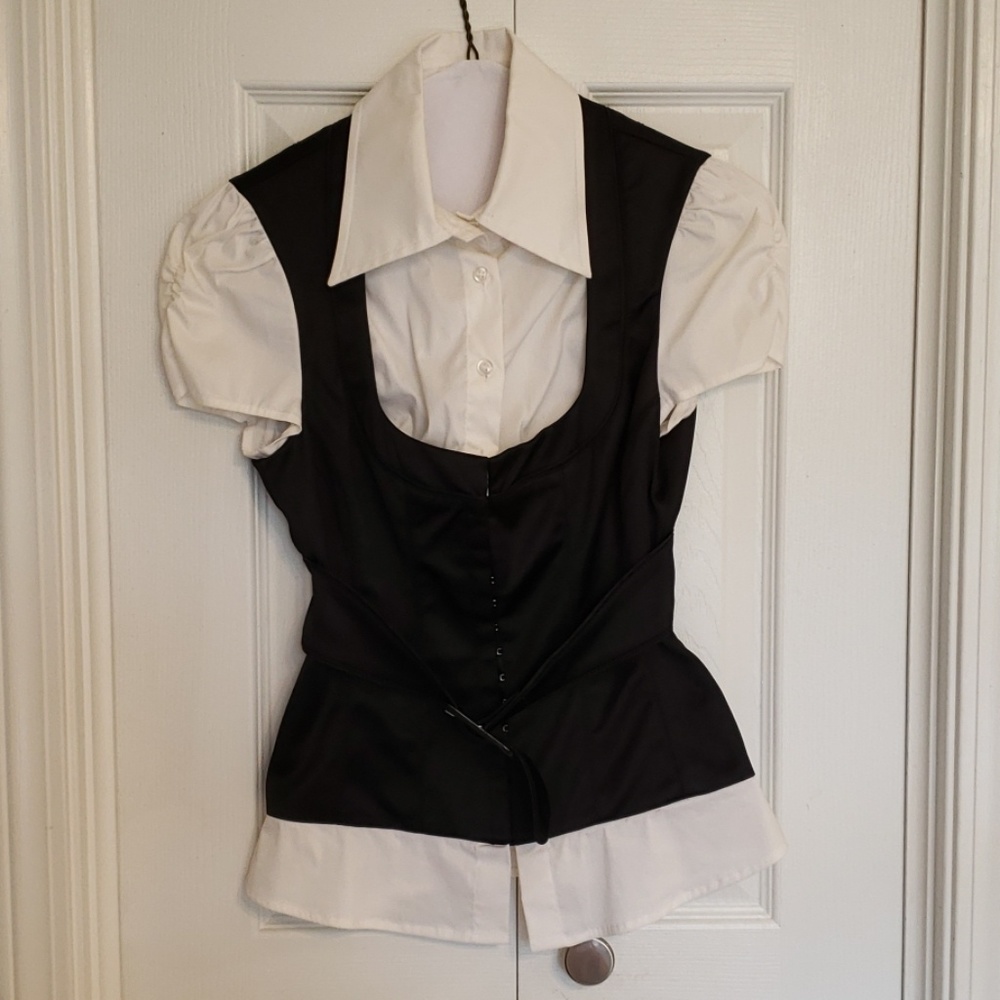 BEBE Low Vest w Blouse